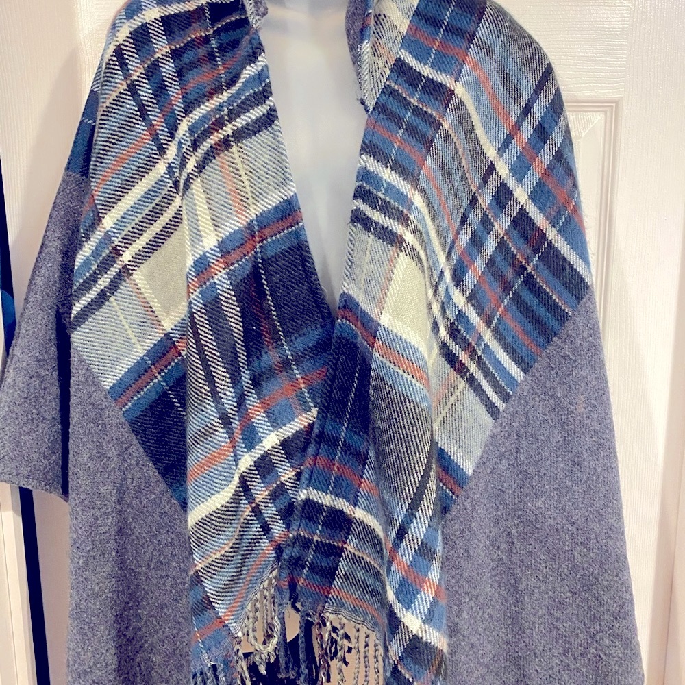 Hooded Cape / Shawl - Picture 1 of 5